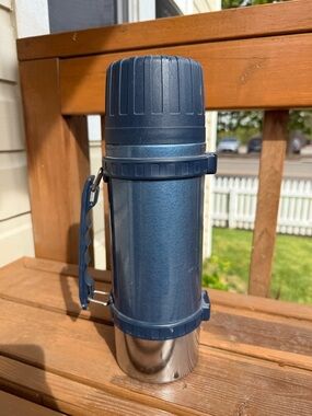 Thermos Blue Metal Insulated Bottle with Handle